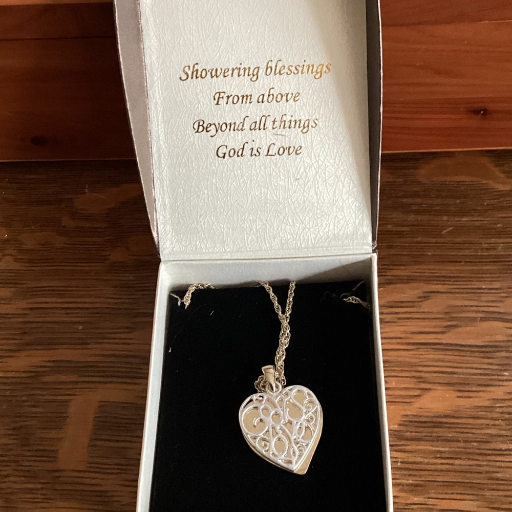Heart Filigree Pendant Necklace in Silver-Tone